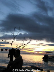 the perfect sunset to end 5 perfect days of diving around... by Michelle Choong_khoo 
